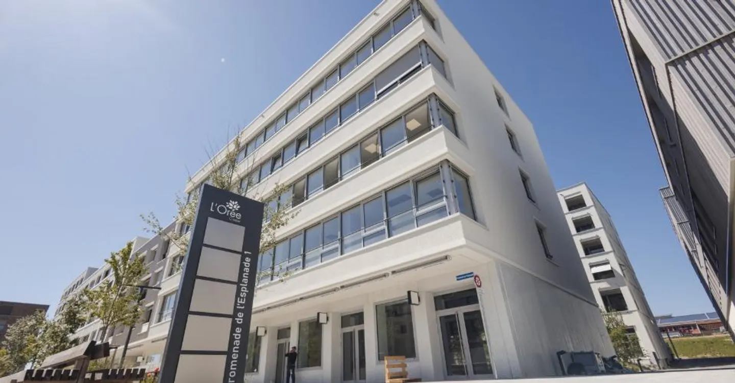 Bureaux modernes avec vue sur le lac - Photo 1 sur 10