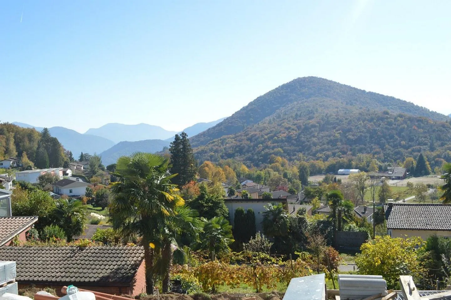 Villa unica di 5,5 stanze con giardino - Foto 3 di 13