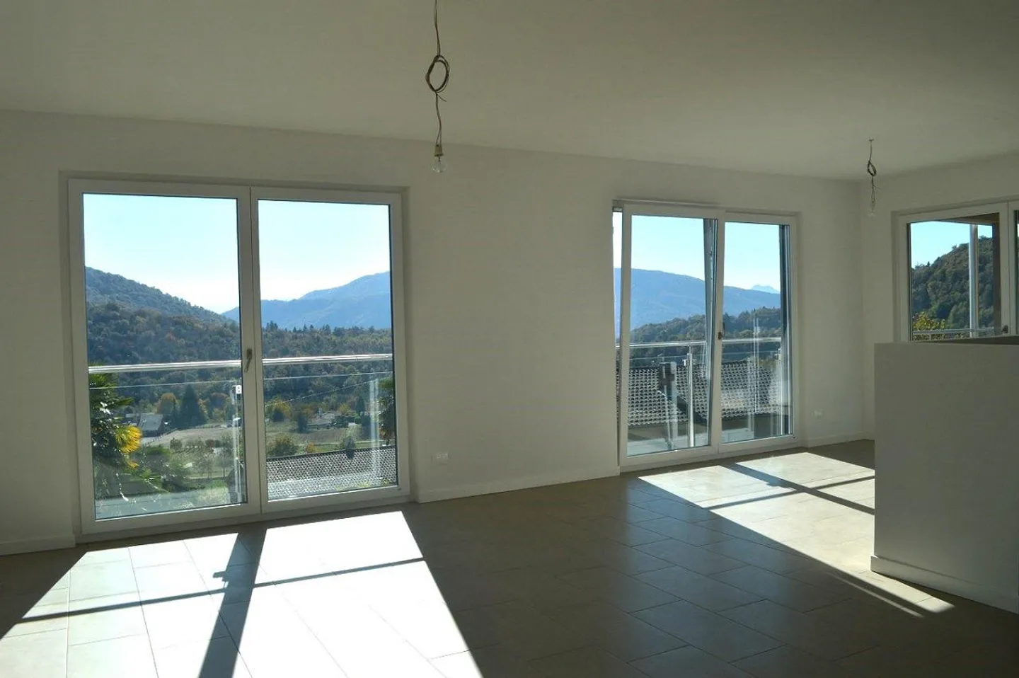Villa unica di 5,5 stanze con giardino - Foto 2 di 13