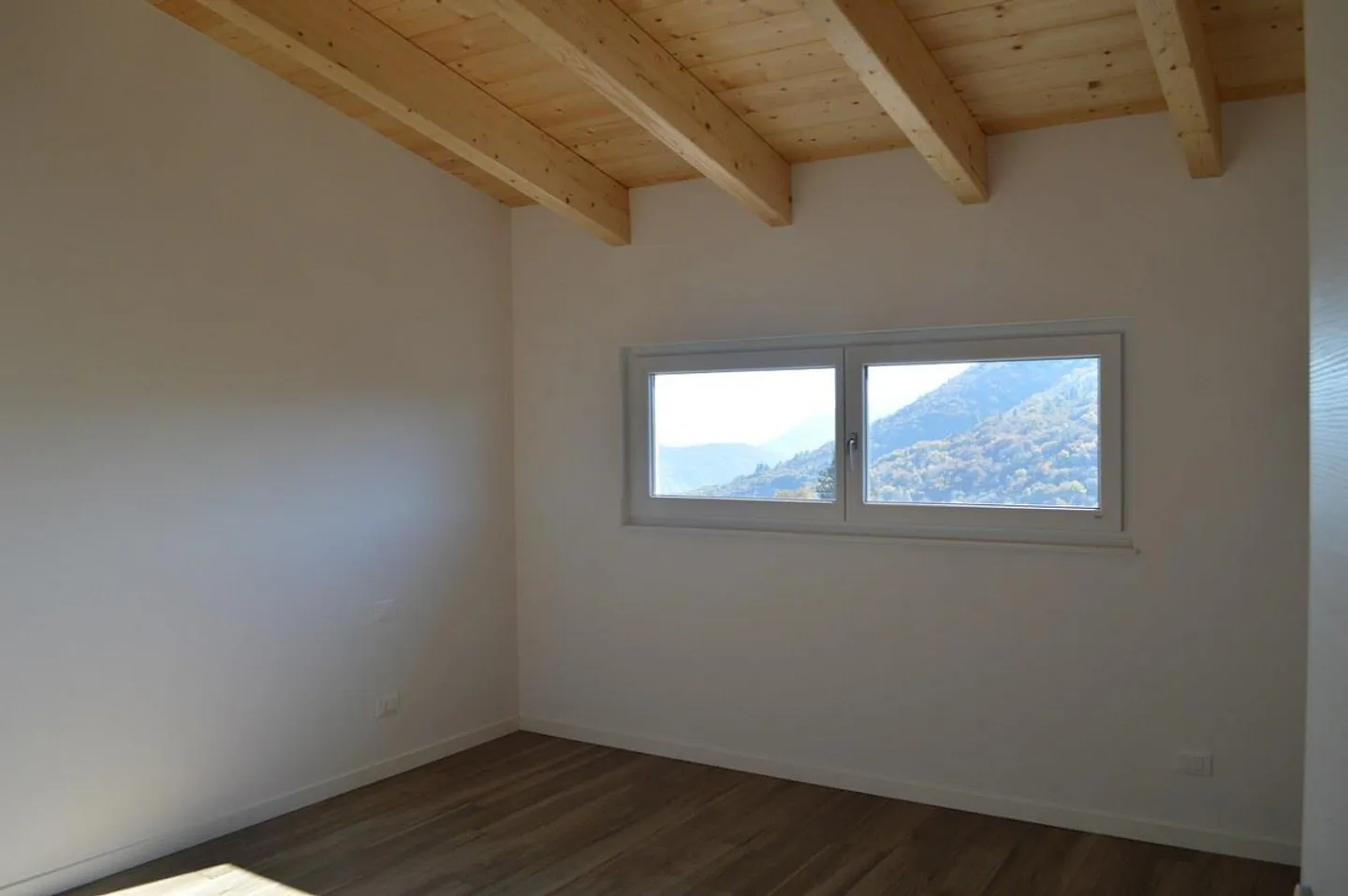 Villa unica di 5,5 stanze con giardino - Foto 8 di 13