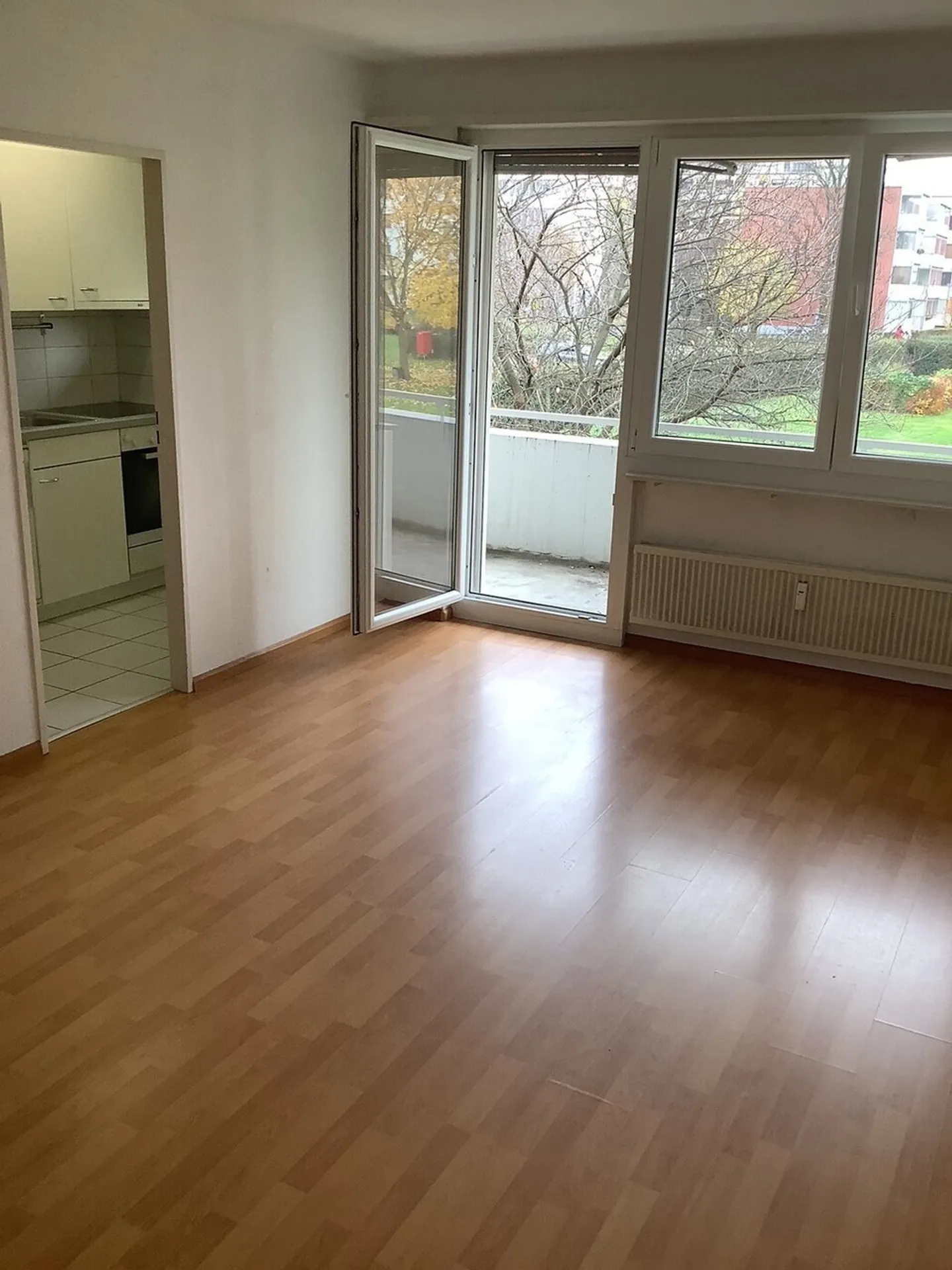 Modernes Apartment mit Balkon - Foto 2 von 4