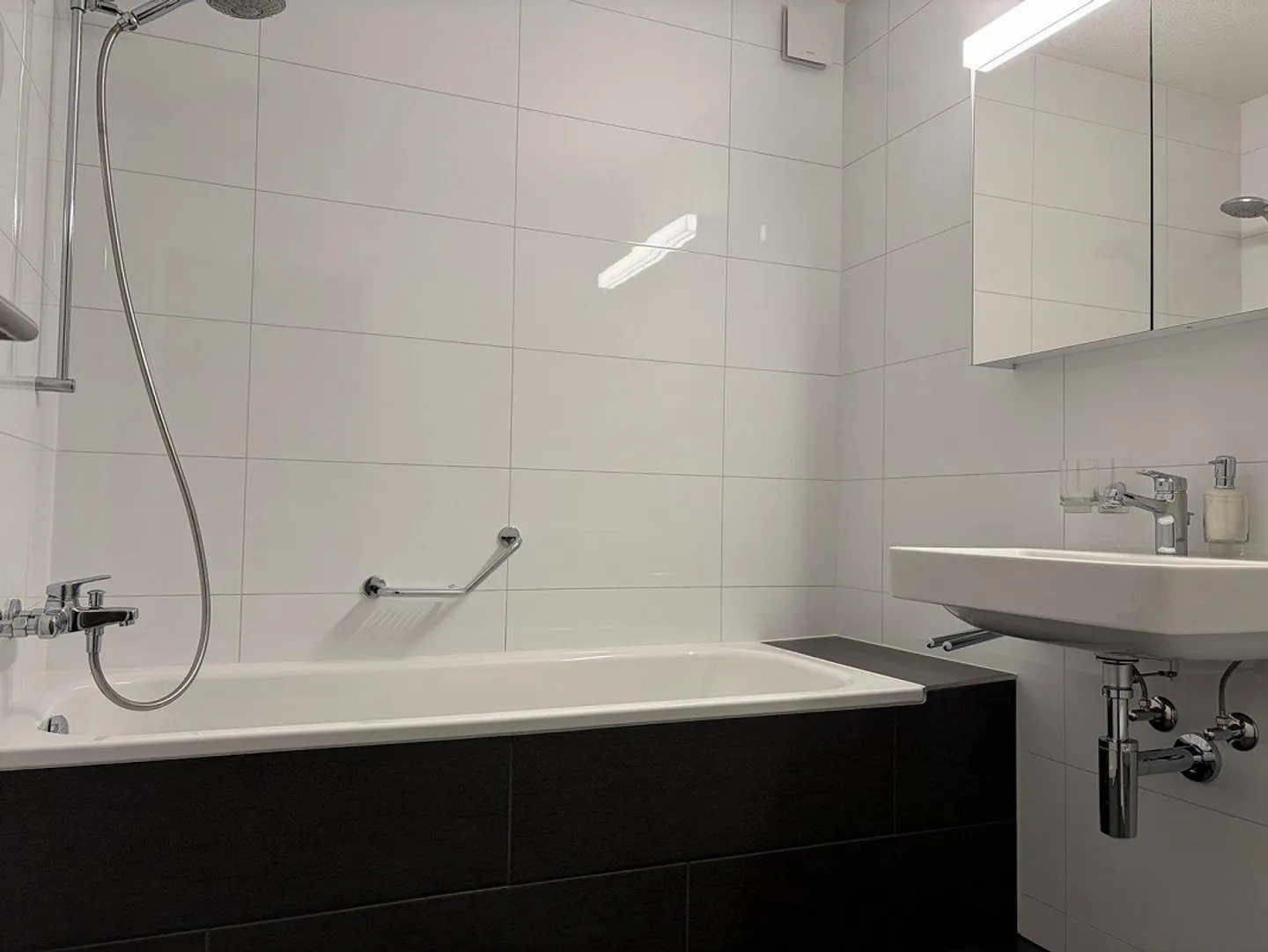 Living with Comfort and Charm - 5.5-Room Apartment in Laupen BE - Photo 3 of 13