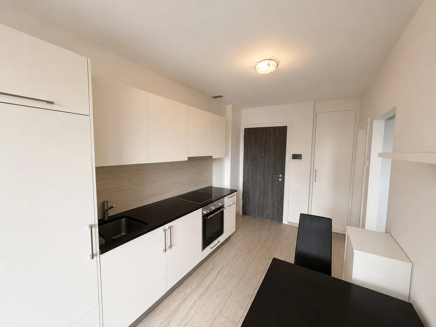 Chic Studio in Central Location - Photo 4 of 12