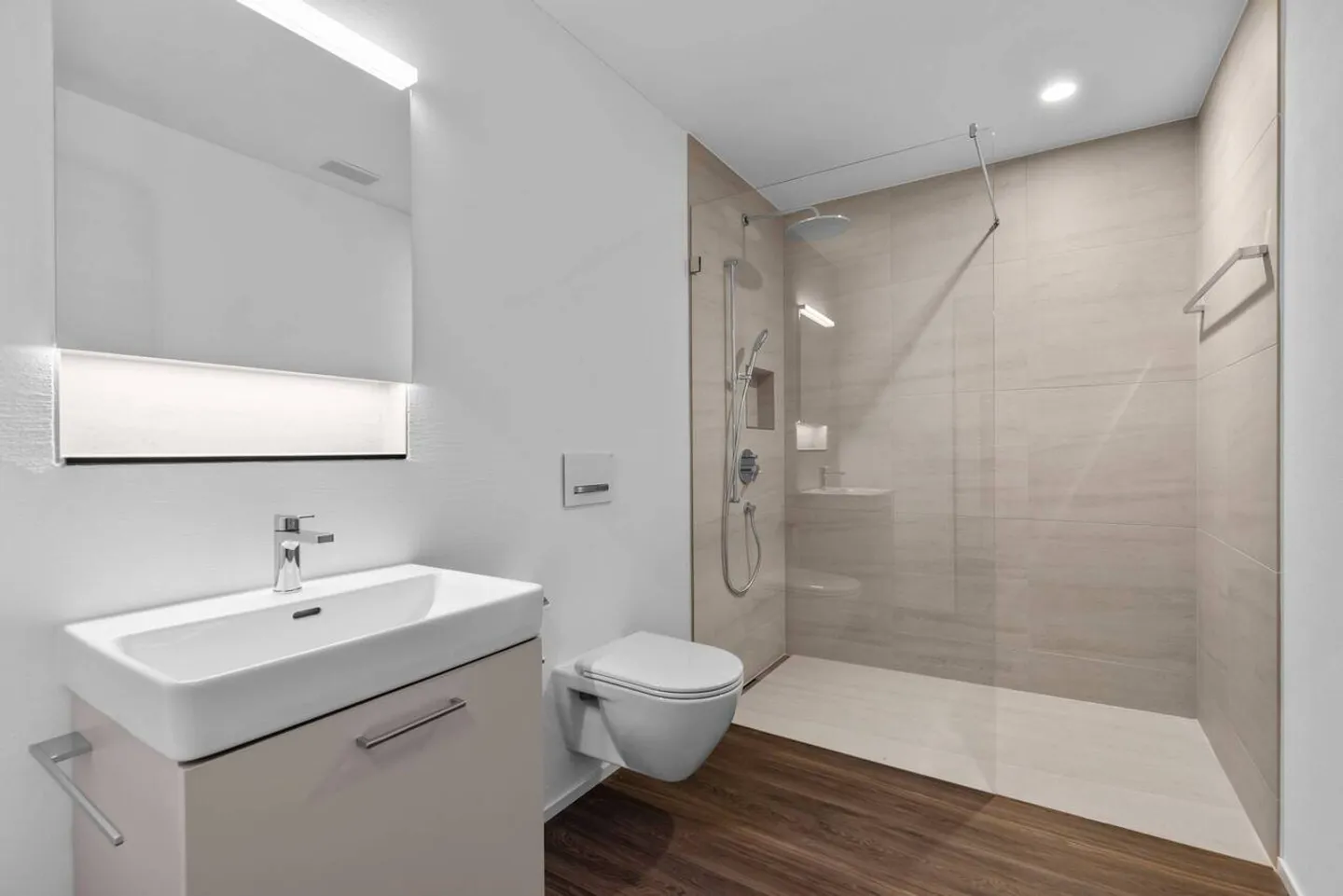 Appartamento moderno di 2,5 locali con finiture di alta qualità e loggia - Foto 4 di 16