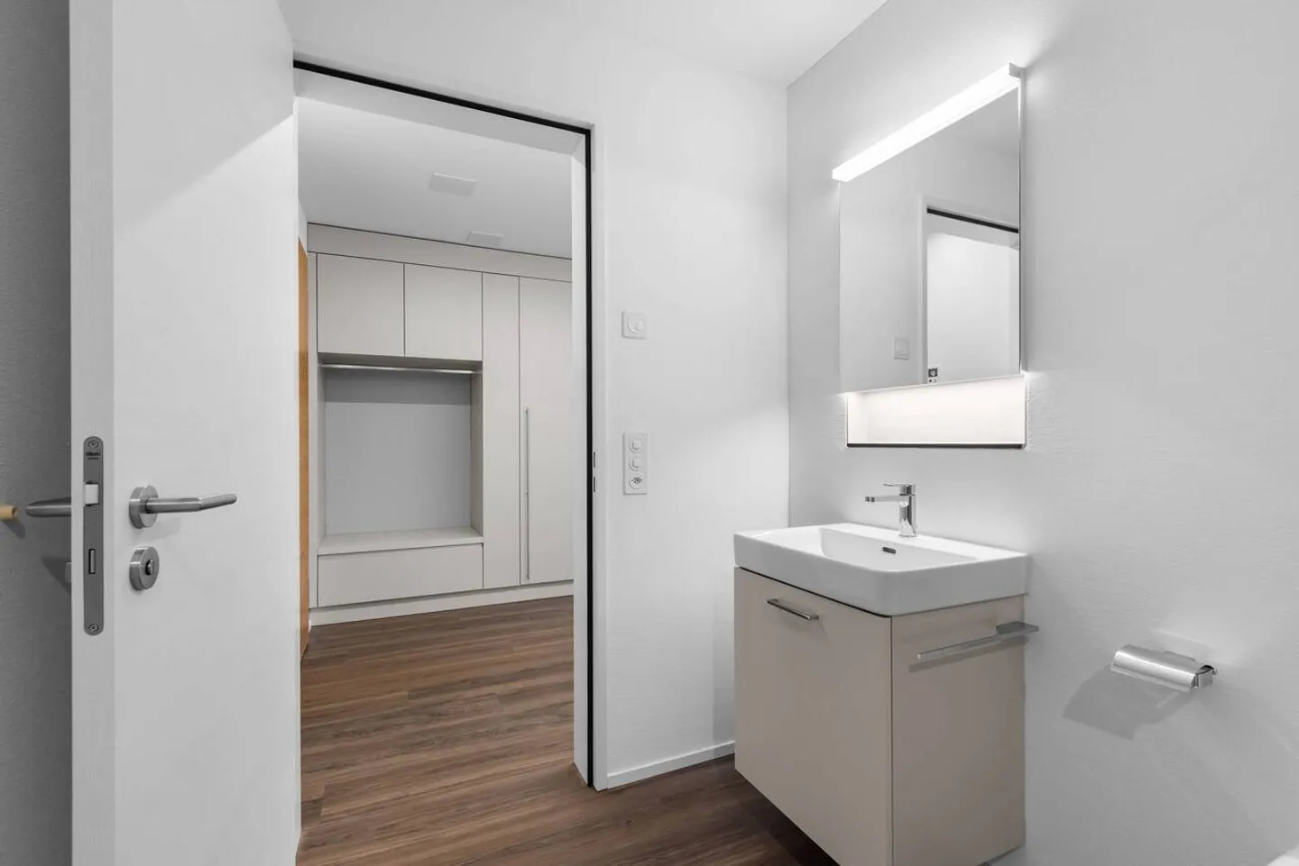 Appartamento moderno di 2,5 locali con finiture di alta qualità e loggia - Foto 5 di 16