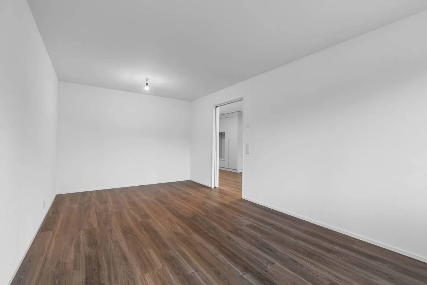 Appartamento moderno di 2,5 locali con finiture di alta qualità e loggia - Foto 8 di 16