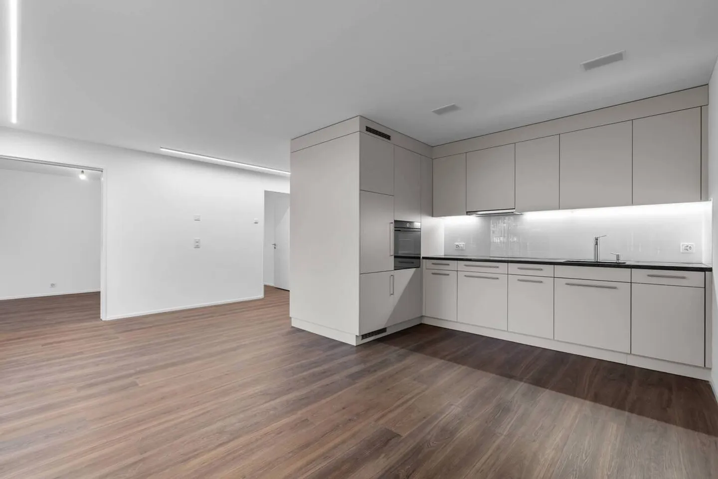 Appartamento moderno di 2,5 locali con finiture di alta qualità e loggia - Foto 10 di 16