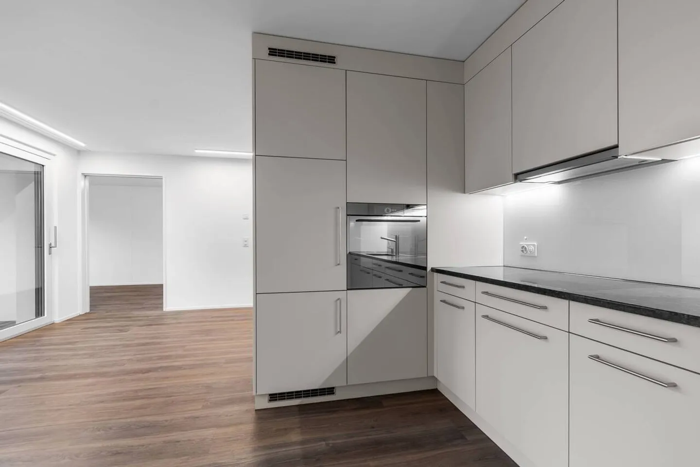 Appartamento moderno di 2,5 locali con finiture di alta qualità e loggia - Foto 11 di 16