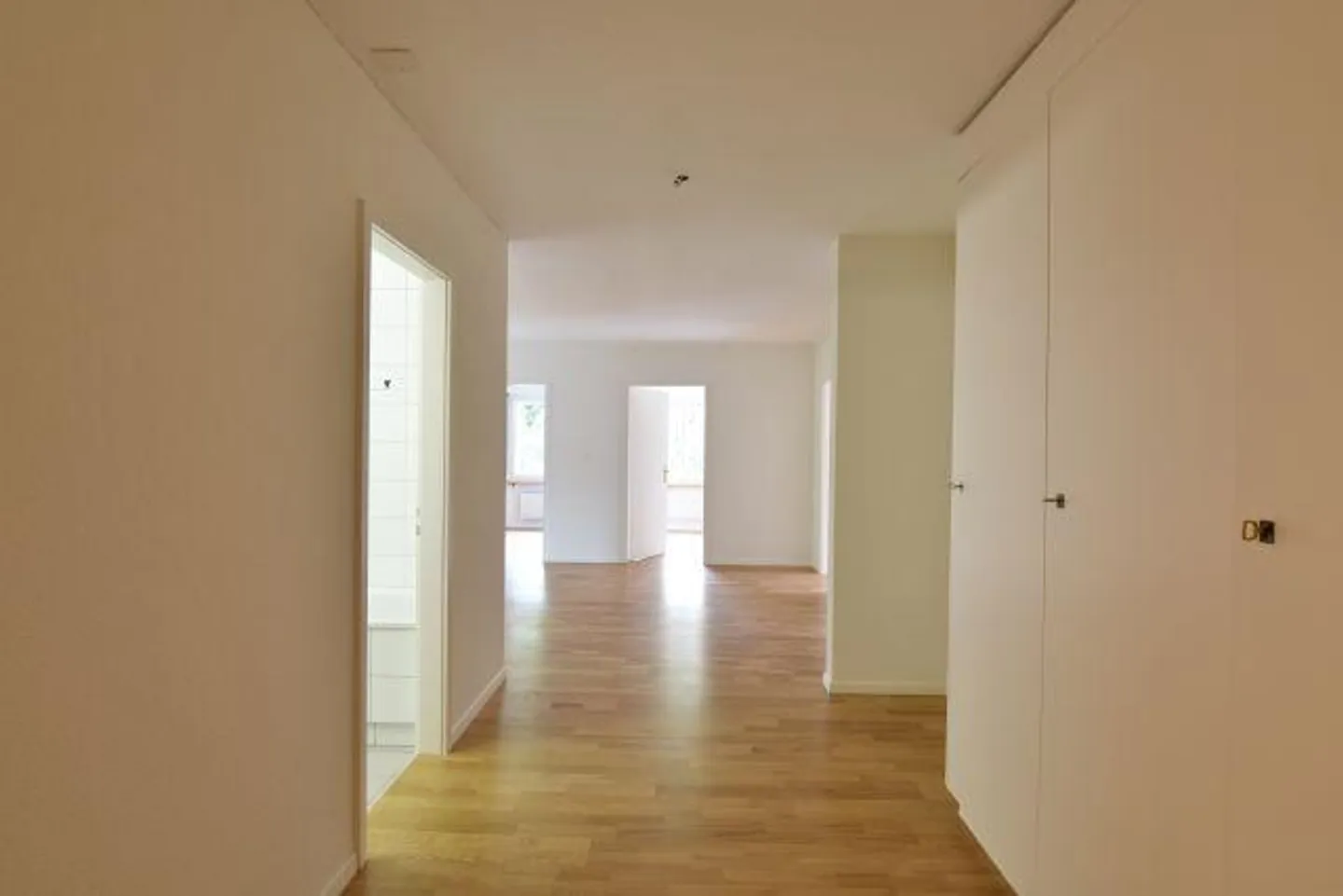 Appartamento di alto livello con pianta ottimale - Foto 6 di 12