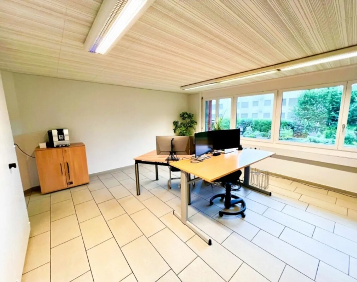 Bureaux spacieux au rez-de-chaussée et au sous-sol - Photo 14 sur 20