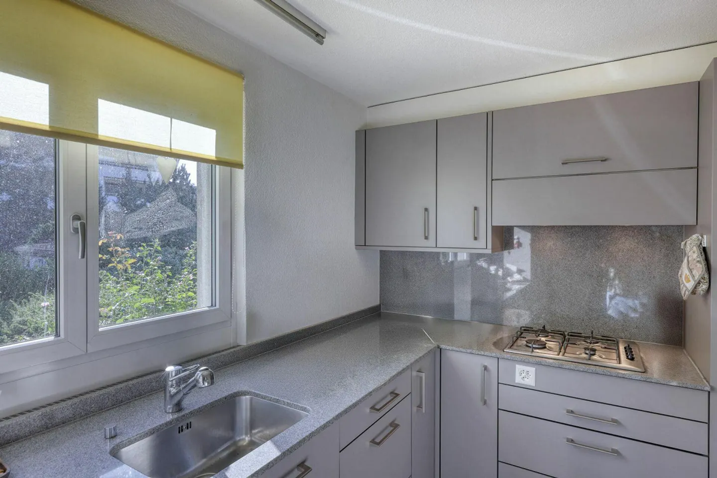 Maison jumelée confortable avec beaucoup de charme et un jardin tranquille - Photo 3 sur 7