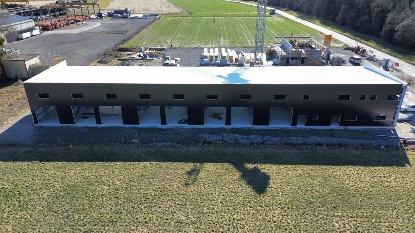 For Sale - Mixed Industrial Hall with Excellent Yield in Aigle - Photo 3 of 9