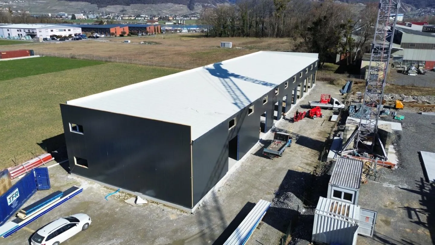 For Sale - Mixed Industrial Hall with Excellent Yield in Aigle - Photo 4 of 9