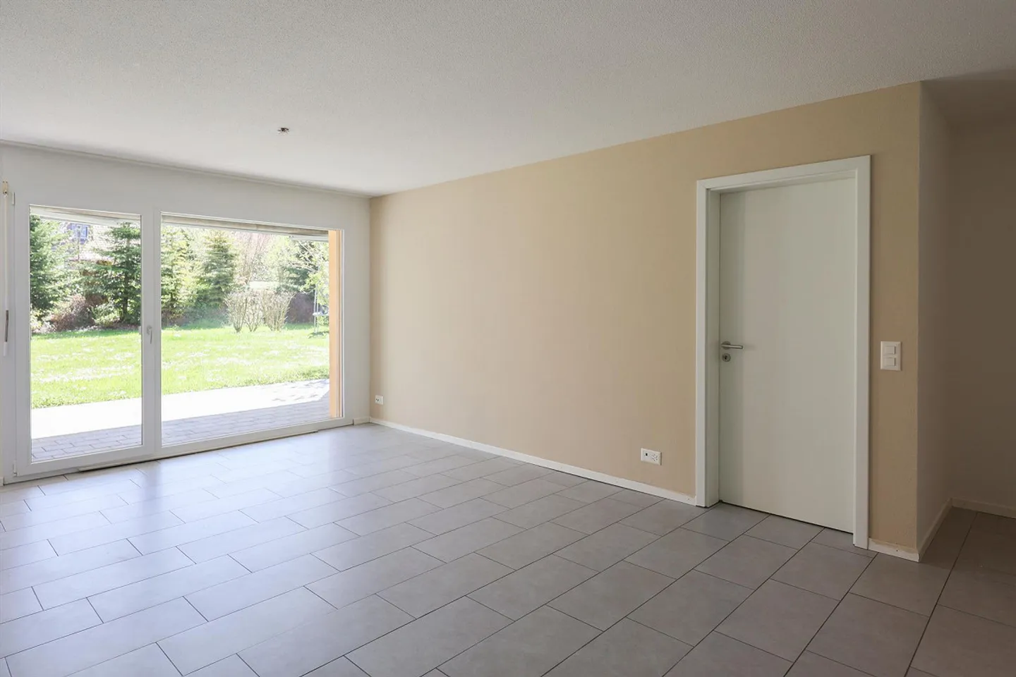 Appartamento familiare di 4,5 stanze al piano terra con patio ... - Foto 2 di 10