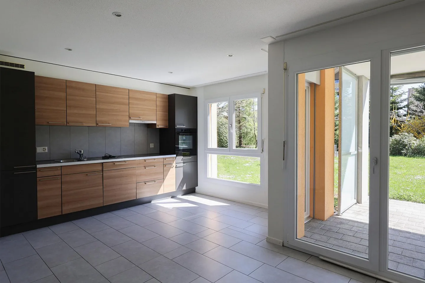 Appartamento familiare di 4,5 stanze al piano terra con patio ... - Foto 3 di 10