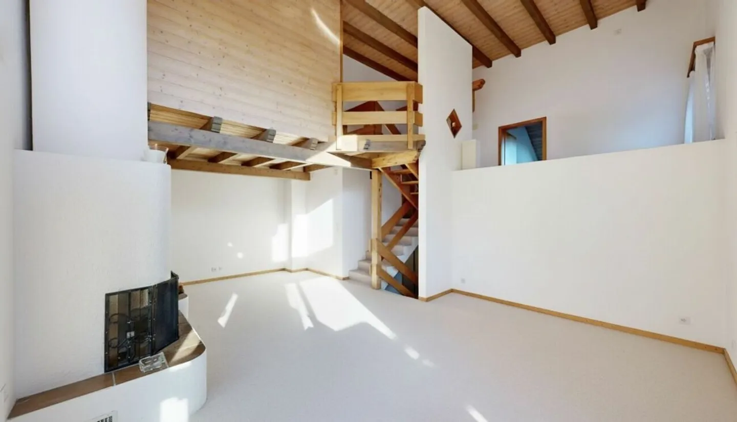 SPACIOUS 7.5-ROOM SINGLE-FAMILY HOUSE IN A SUNNY LOCATION - Photo 4 of 11