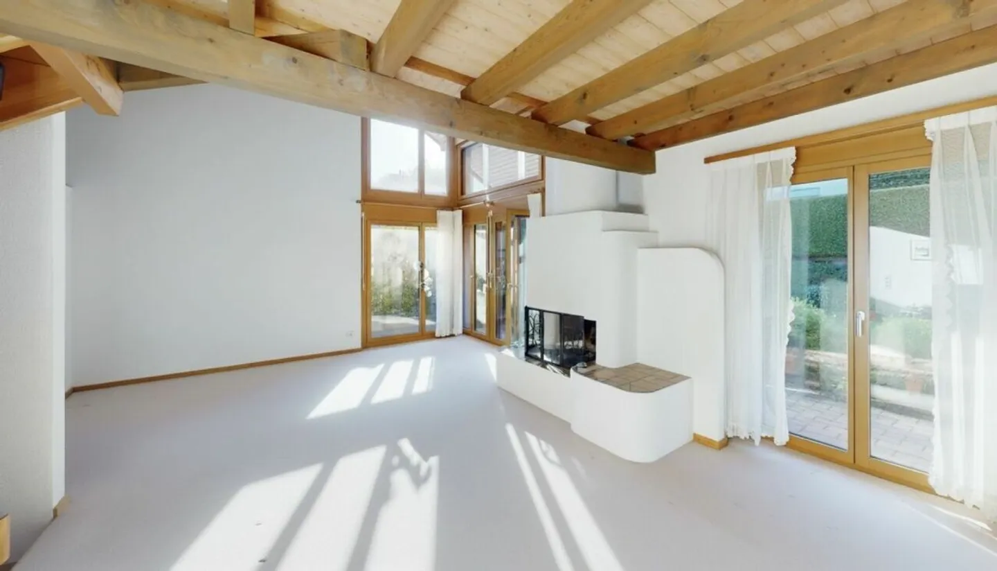 SPACIOUS 7.5-ROOM SINGLE-FAMILY HOUSE IN A SUNNY LOCATION - Photo 5 of 11