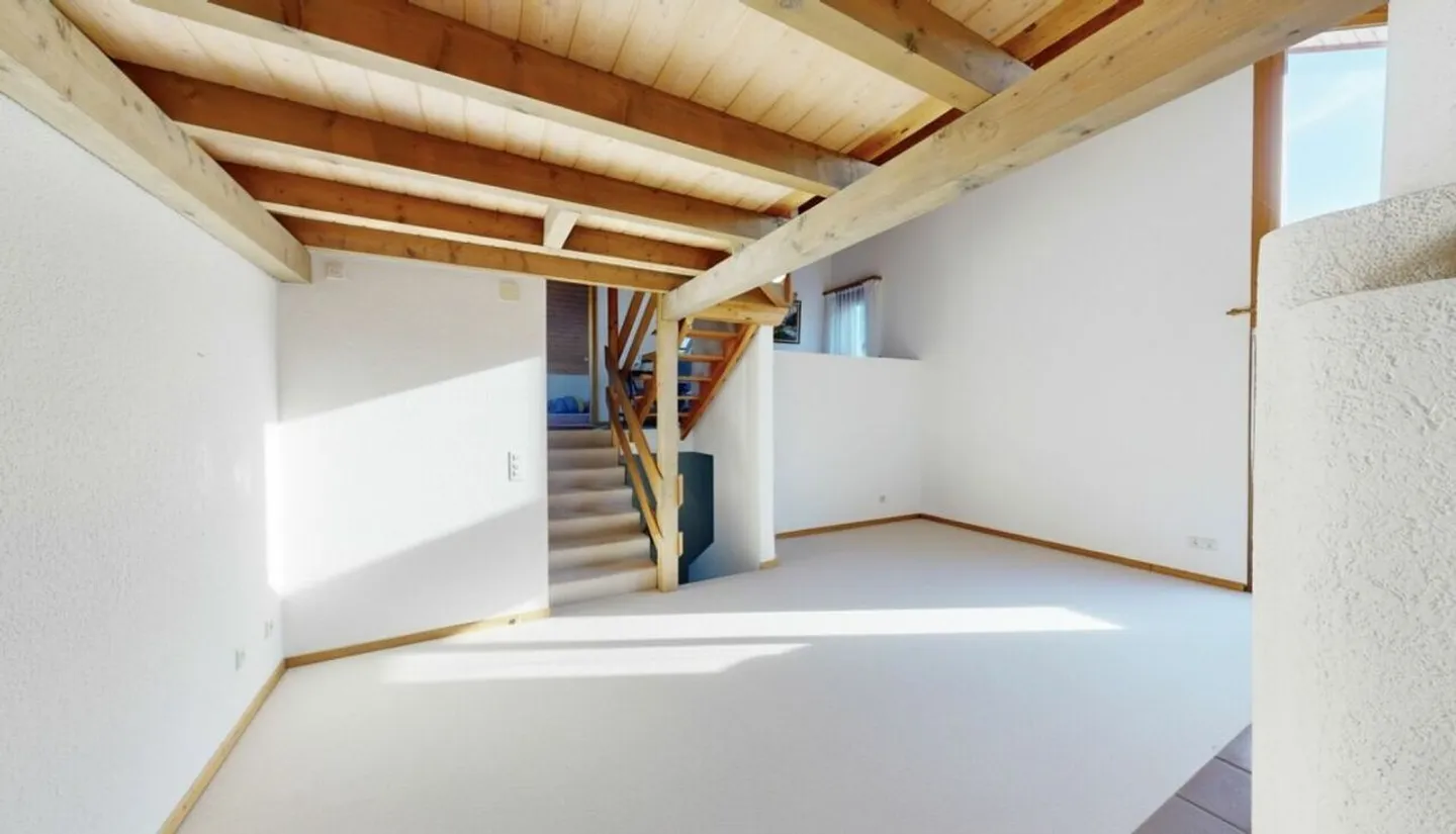 SPACIOUS 7.5-ROOM SINGLE-FAMILY HOUSE IN A SUNNY LOCATION - Photo 6 of 11