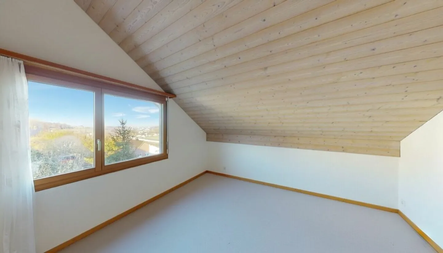 SPACIOUS 7.5-ROOM SINGLE-FAMILY HOUSE IN A SUNNY LOCATION - Photo 9 of 11