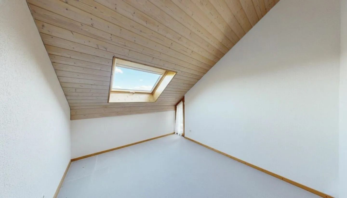 SPACIOUS 7.5-ROOM SINGLE-FAMILY HOUSE IN A SUNNY LOCATION - Photo 10 of 11