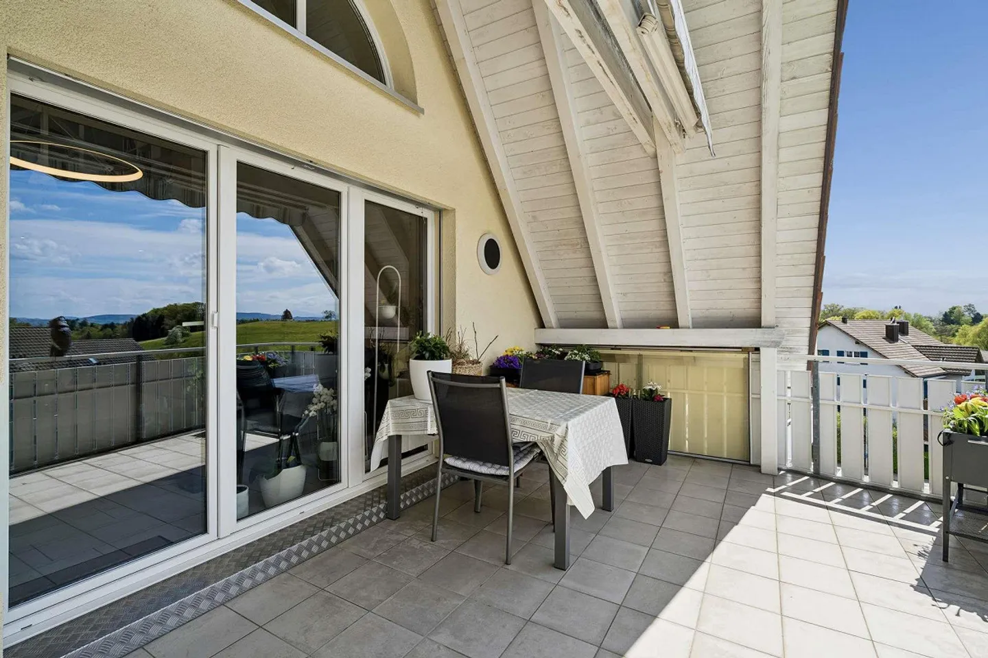 Appartamento attico di 5,5 stanze con impressionante altezza del soffitto e P... - Foto 8 di 16