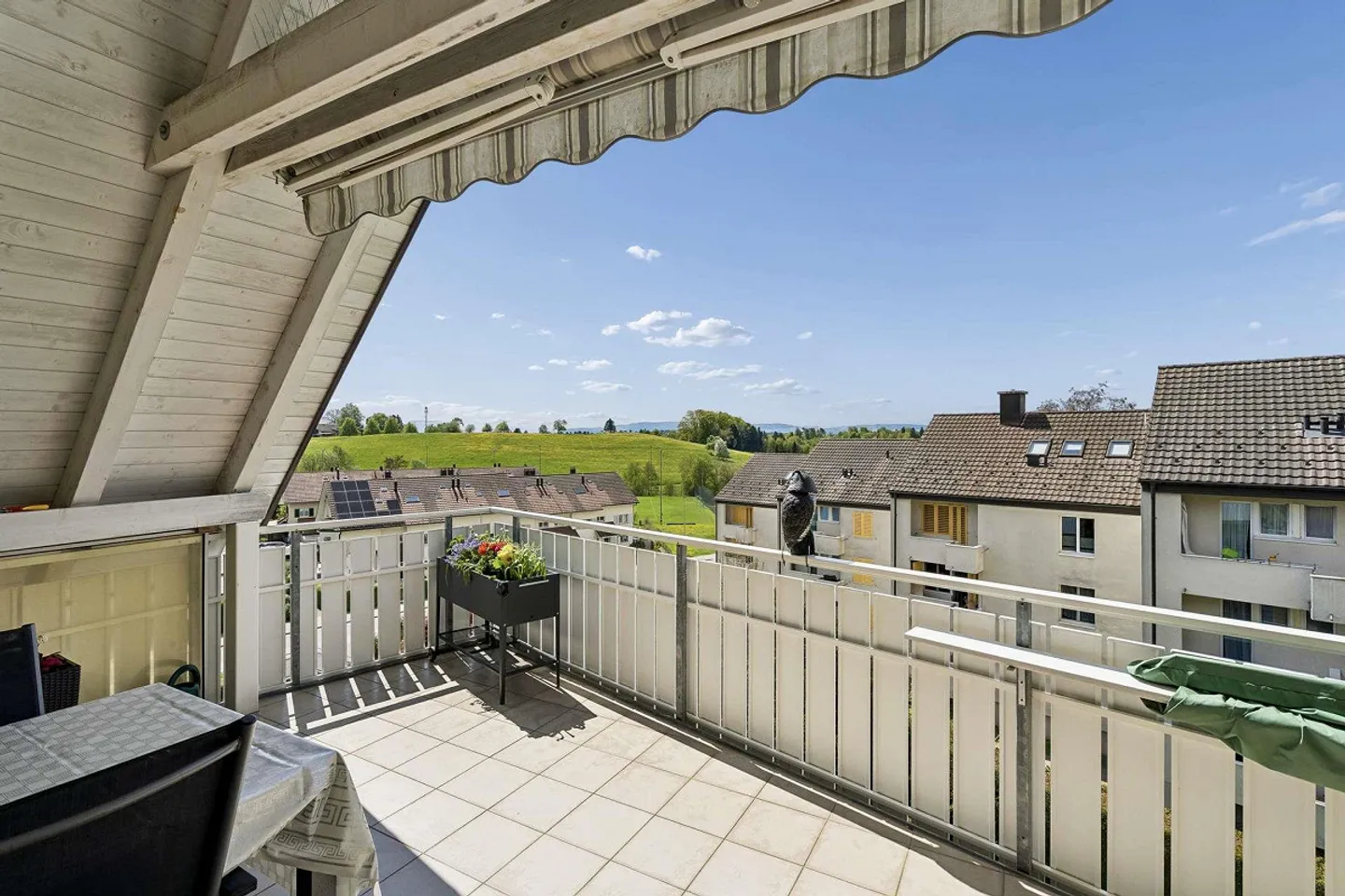 Appartamento attico di 5,5 stanze con impressionante altezza del soffitto e P... - Foto 9 di 16