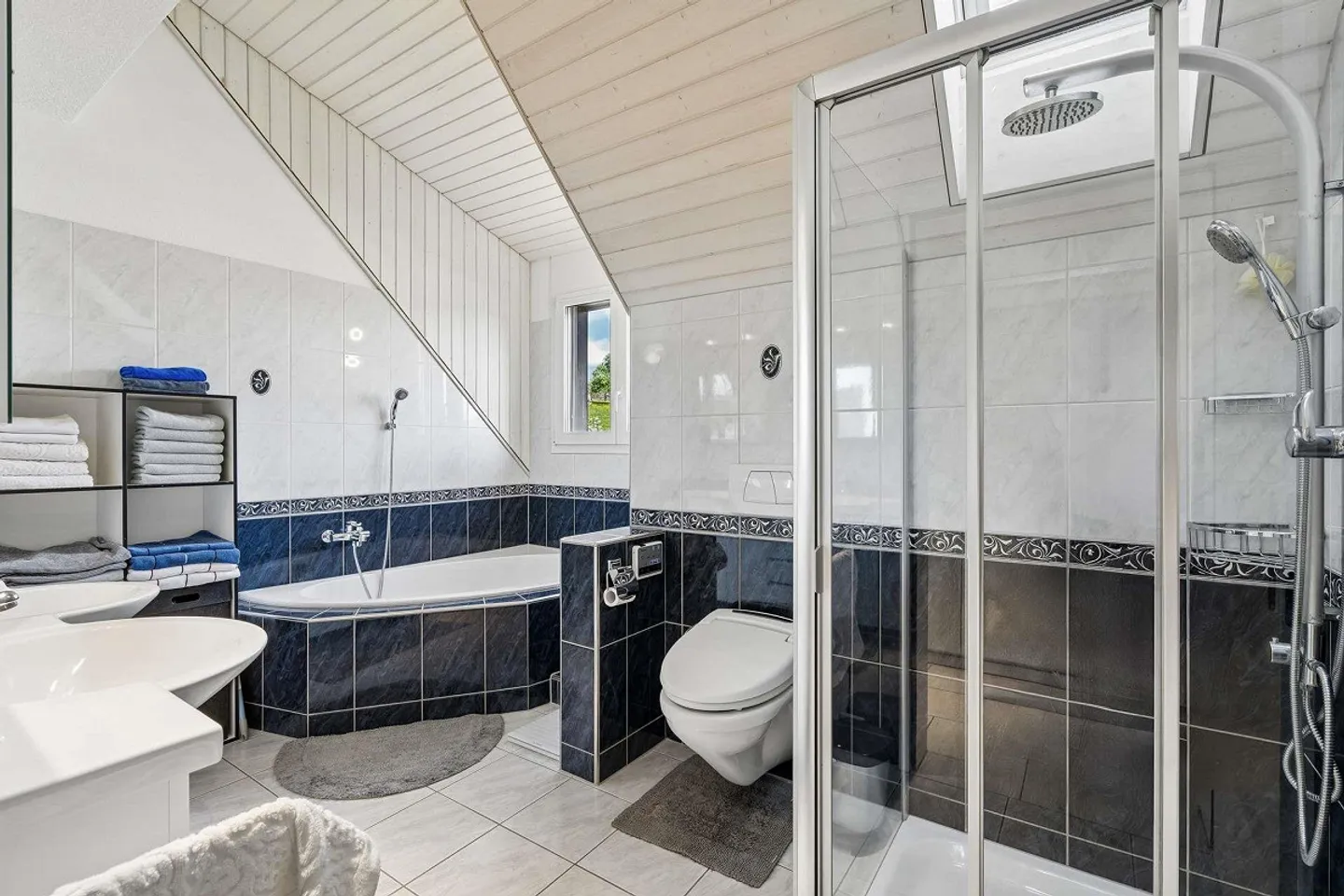 Appartamento attico di 5,5 stanze con impressionante altezza del soffitto e P... - Foto 12 di 16