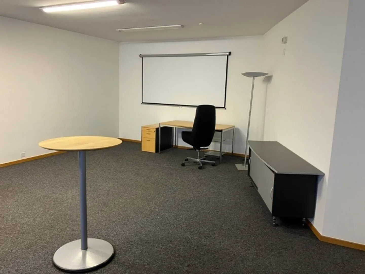 Espace de bureau cherche locataire - Idéal pour les start-ups - Photo 2 sur 3