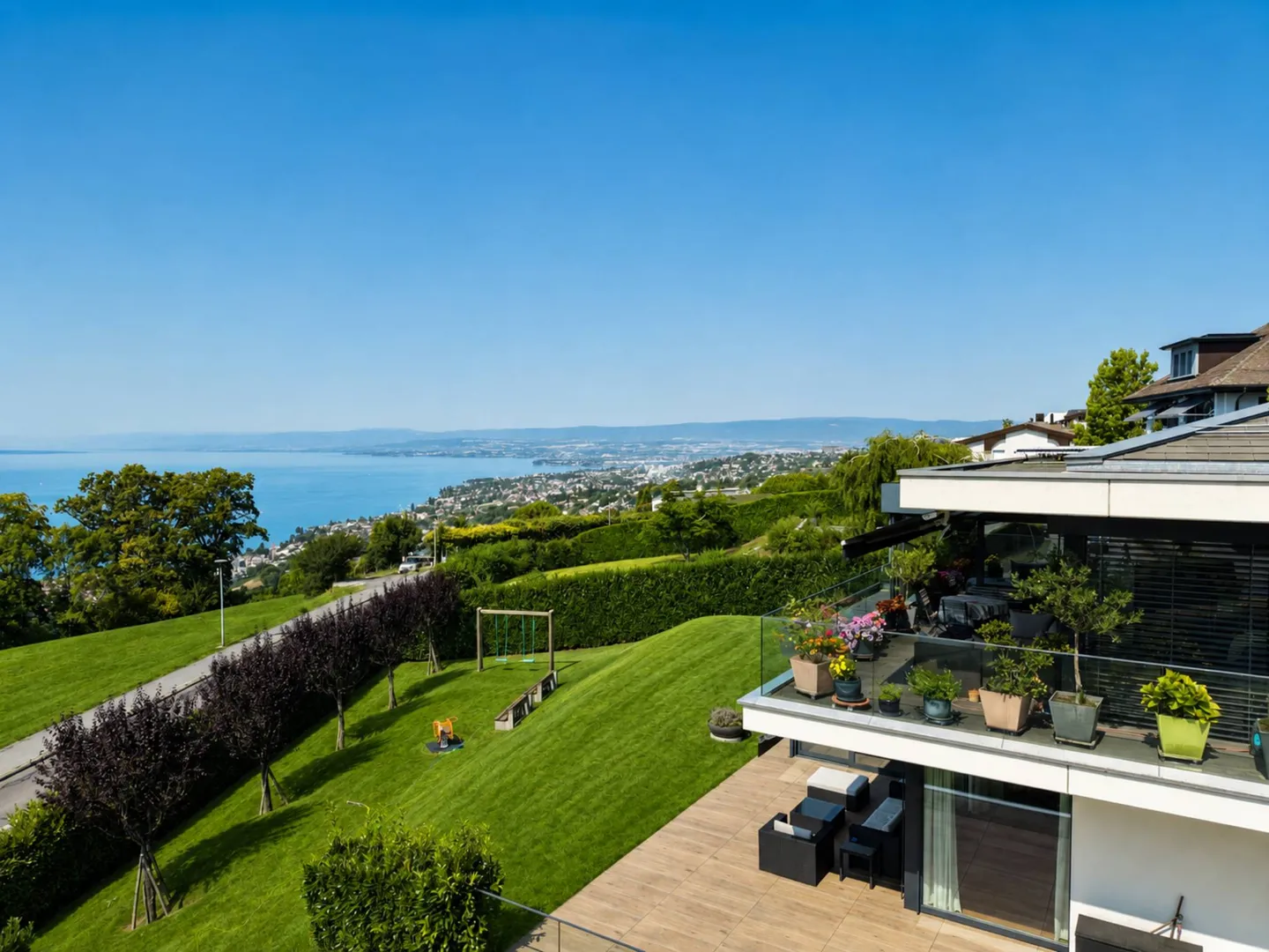 Appartement de standing de plus de 360 m2 avec vue sur le lac - Photo 1 of 13