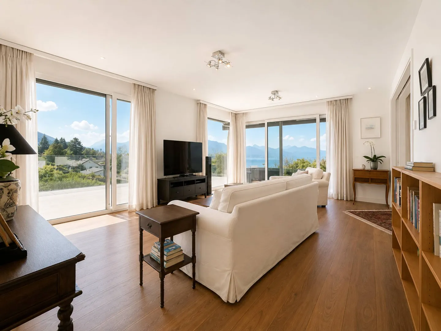 Appartement de standing de plus de 360 m2 avec vue sur le lac - Photo 9 of 13