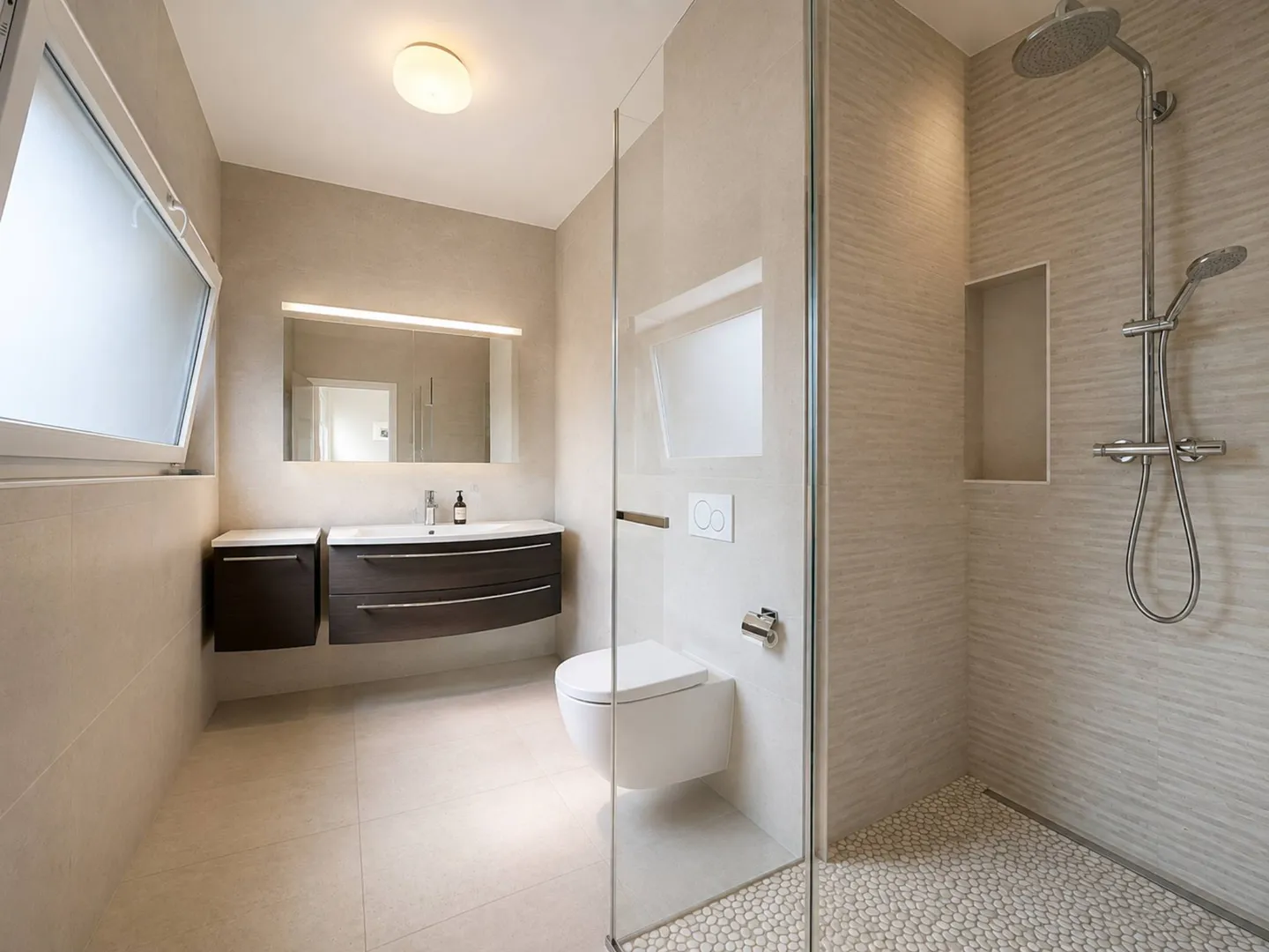 Appartement de standing de plus de 360 m2 avec vue sur le lac - Photo 13 of 13