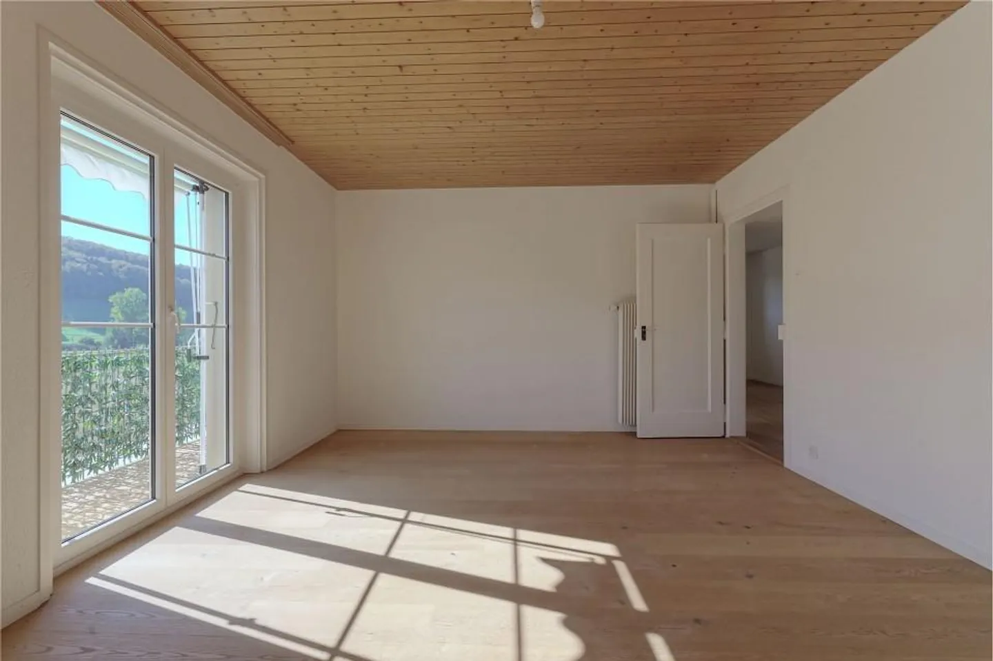 Charming 3½-room condominium with attic room and garden - Photo 2 of 13