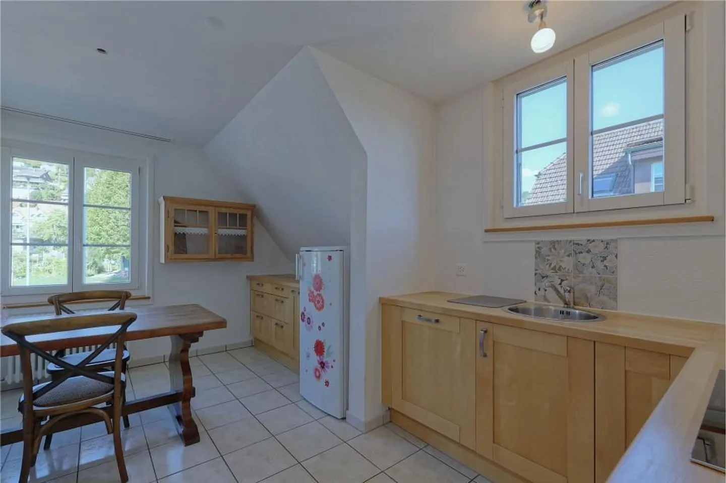 Charming 3½-room condominium with attic room and garden - Photo 10 of 13