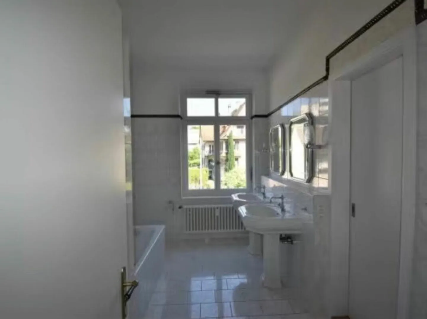 Family Apartment on the Outskirts - Photo 4 of 10