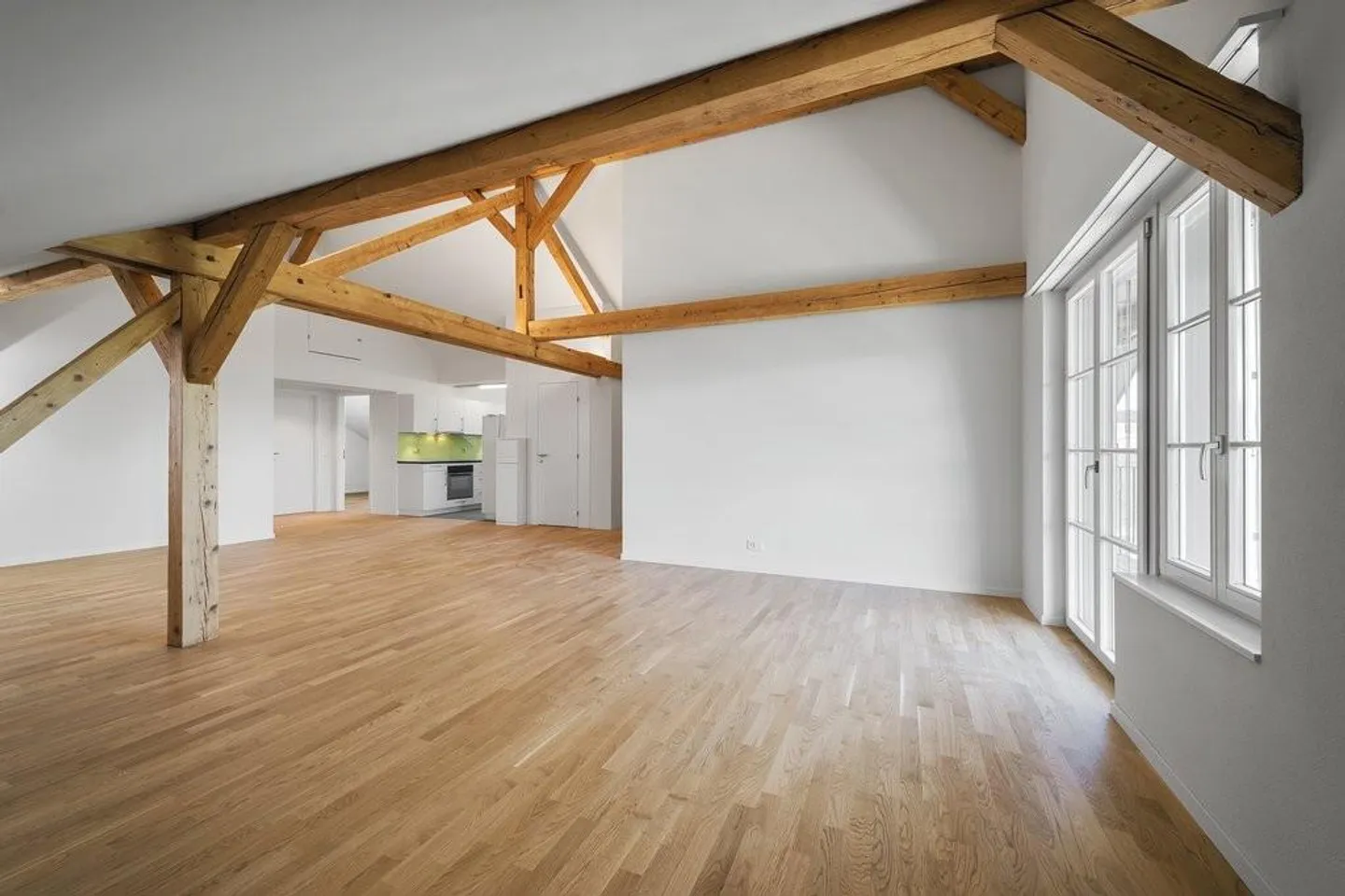 Appartamento attico moderno e luminoso di 4,5 stanze - Foto 2 di 11