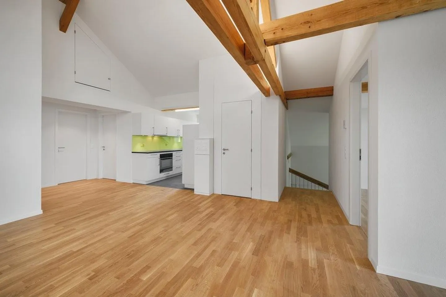 Appartamento attico moderno e luminoso di 4,5 stanze - Foto 3 di 11