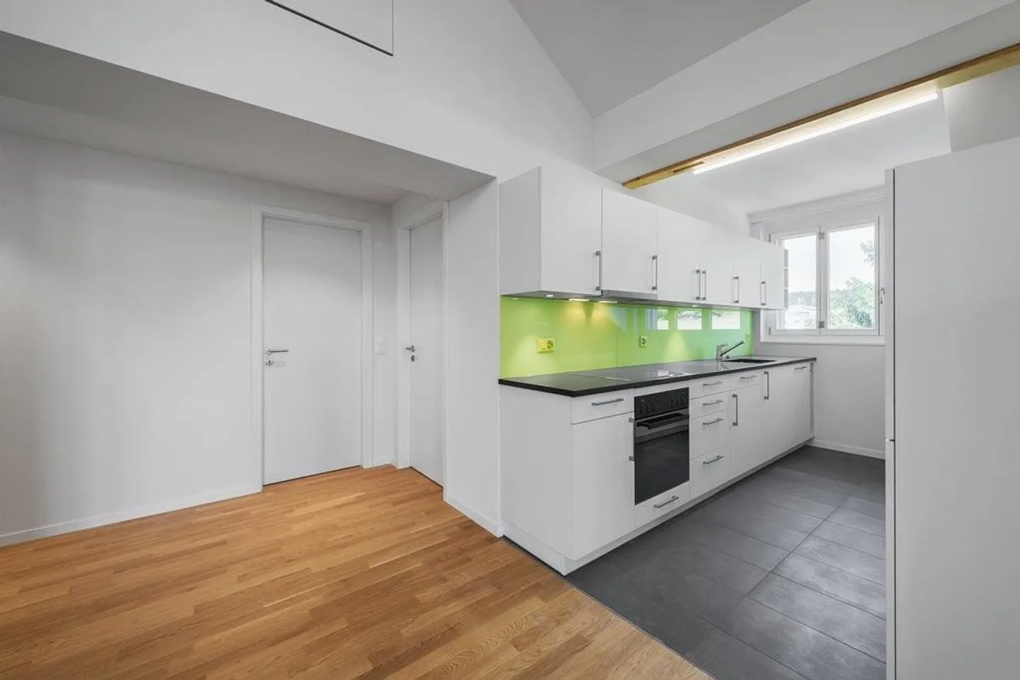 Appartamento attico moderno e luminoso di 4,5 stanze - Foto 4 di 11