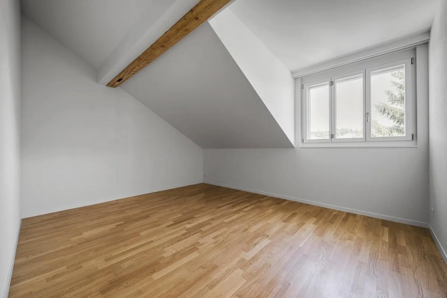Appartamento attico moderno e luminoso di 4,5 stanze - Foto 8 di 11
