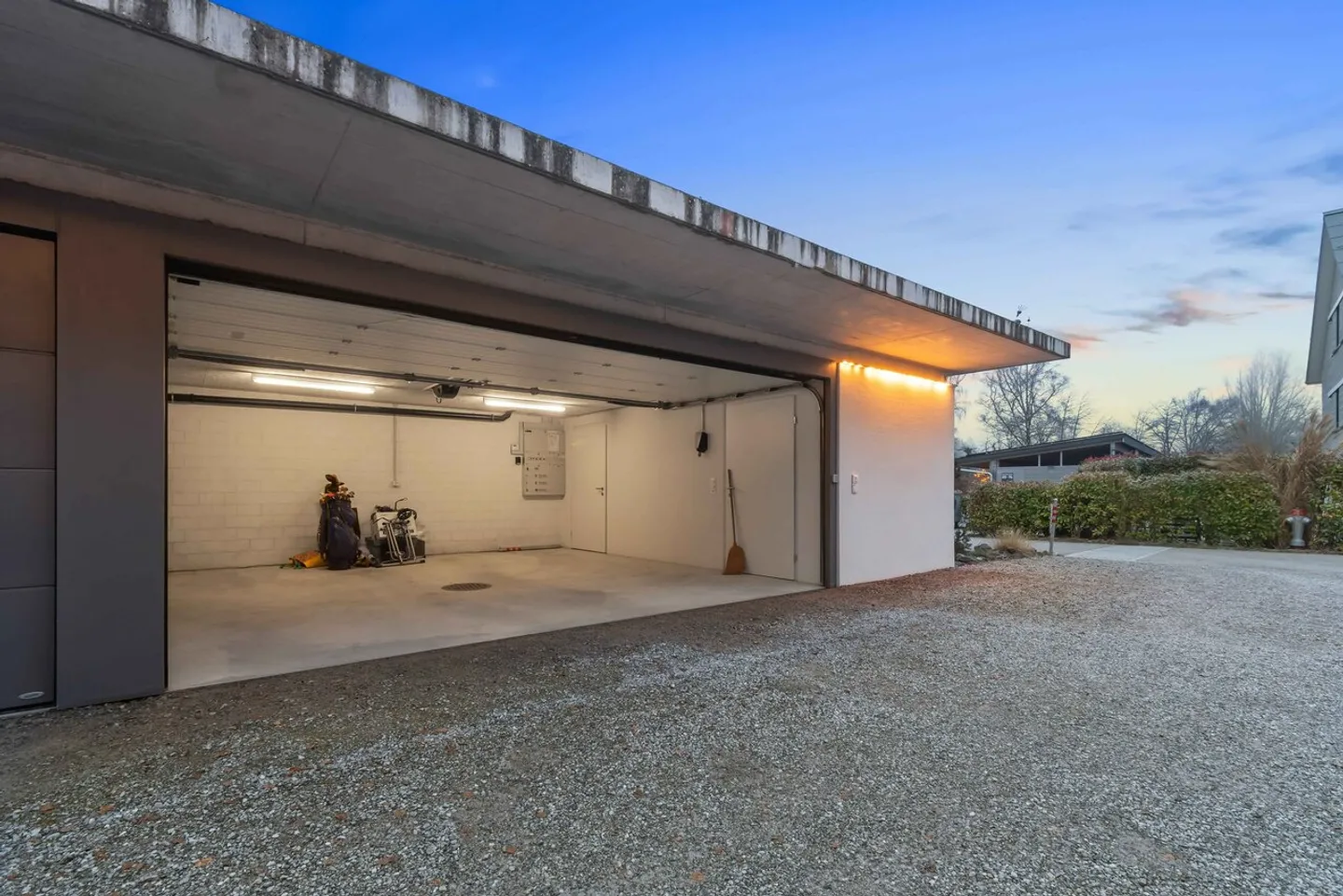 Luxuriöse 5.5-Zi.-Wohnung mit Galerie &amp; Nähe Pfäffikersee - Foto 2 von 17