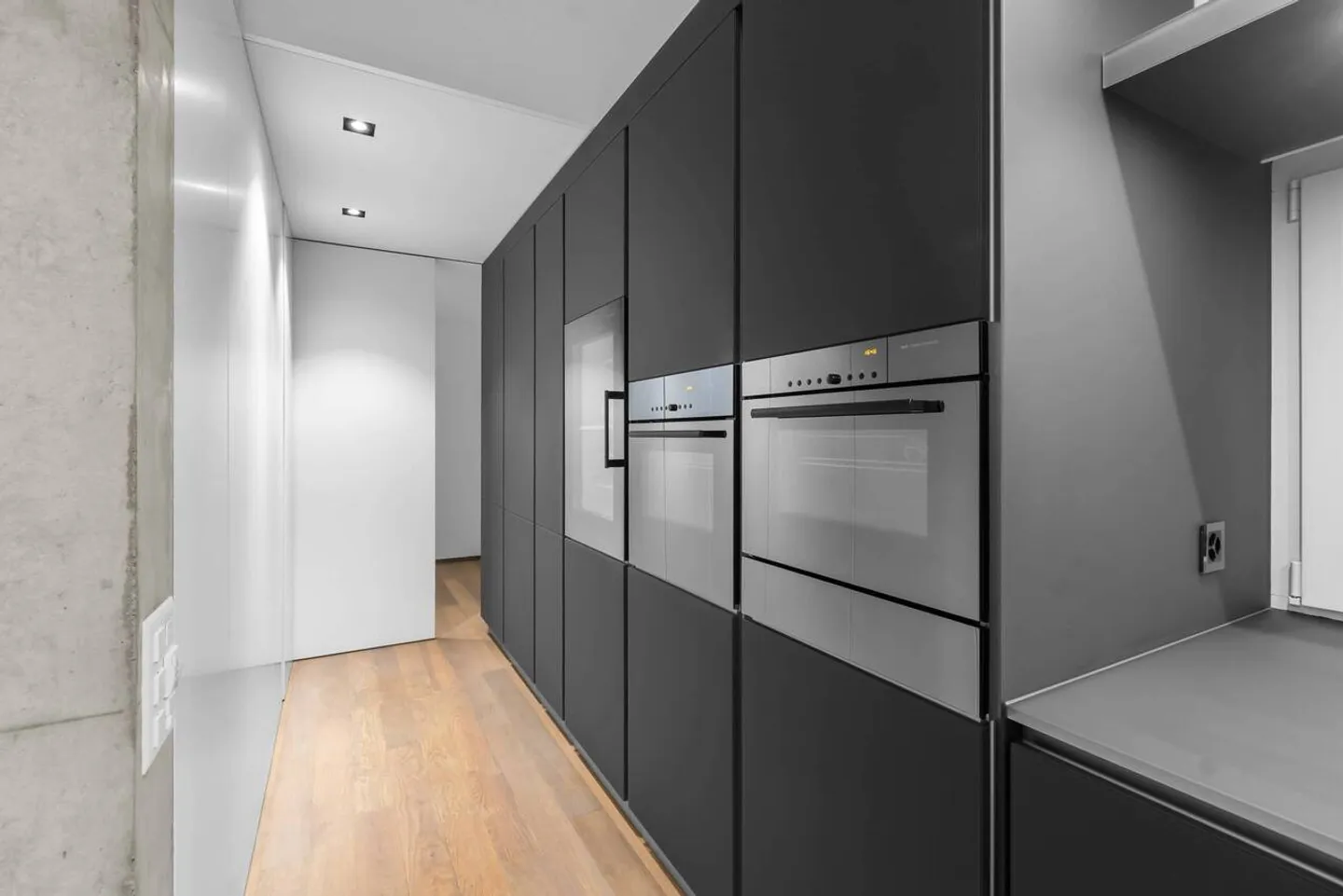 Luxuriöse 5.5-Zi.-Wohnung mit Galerie &amp; Nähe Pfäffikersee - Foto 8 von 17