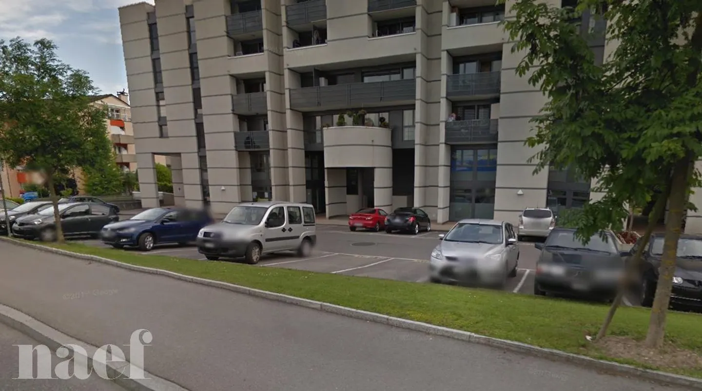 Place couverte - Photo 1 sur 1