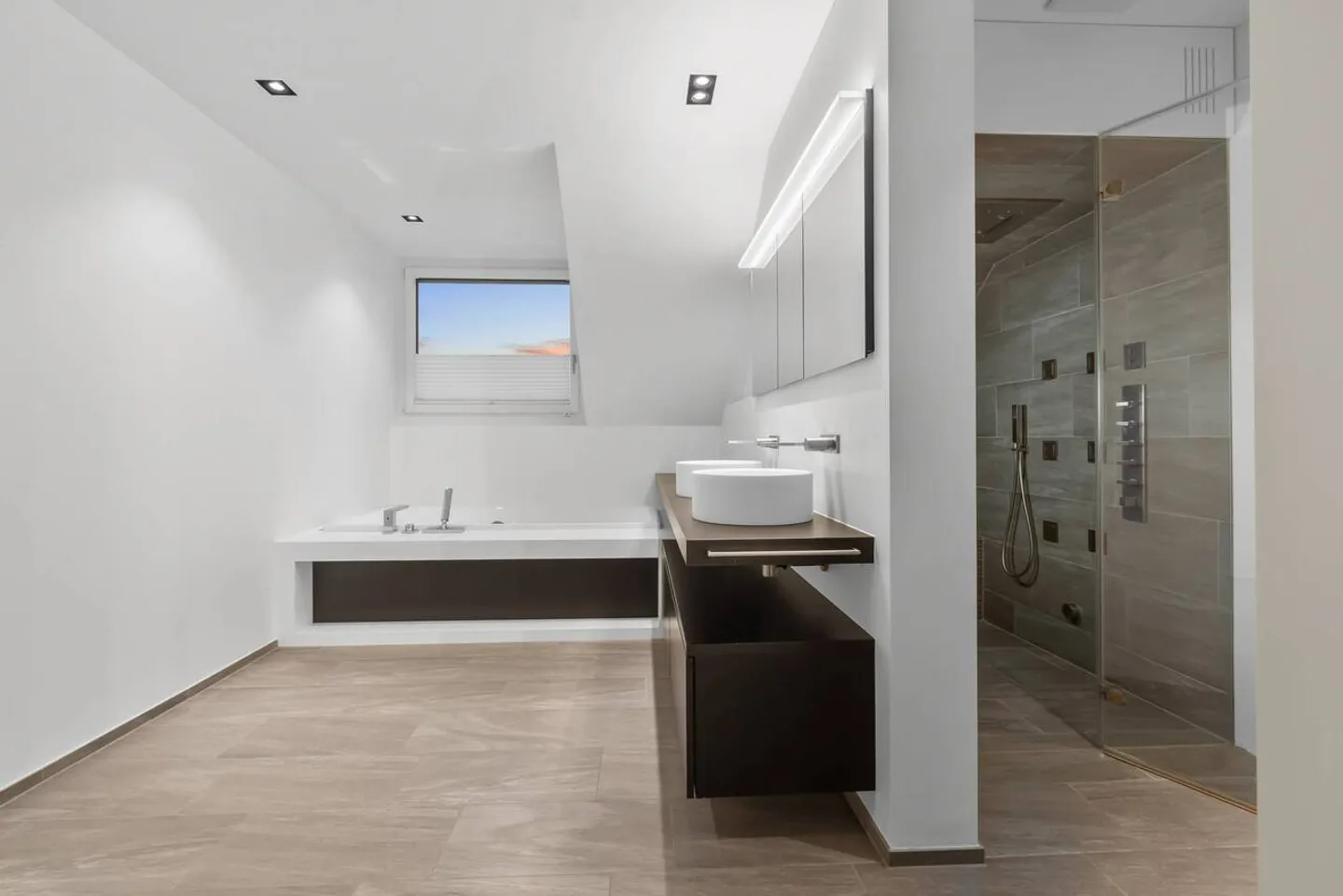 Luxuriöse 5.5-Zi.-Wohnung mit Galerie &amp; Nähe Pfäffikersee - Foto 17 von 17