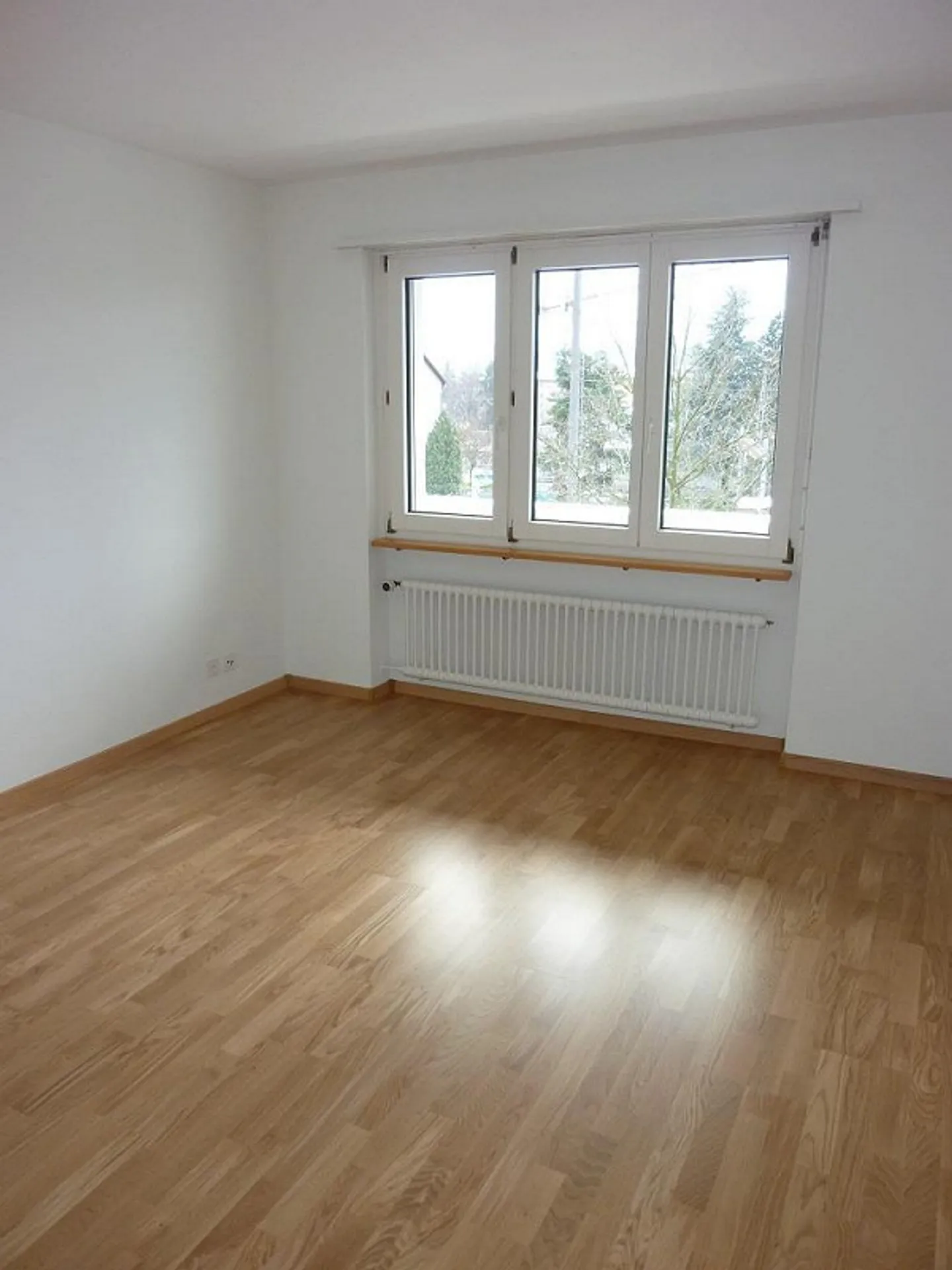 2-room apartment directly at the train station - Photo 2 of 7