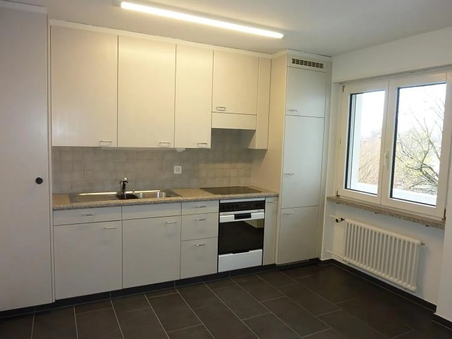 2-room apartment directly at the train station - Photo 3 of 7