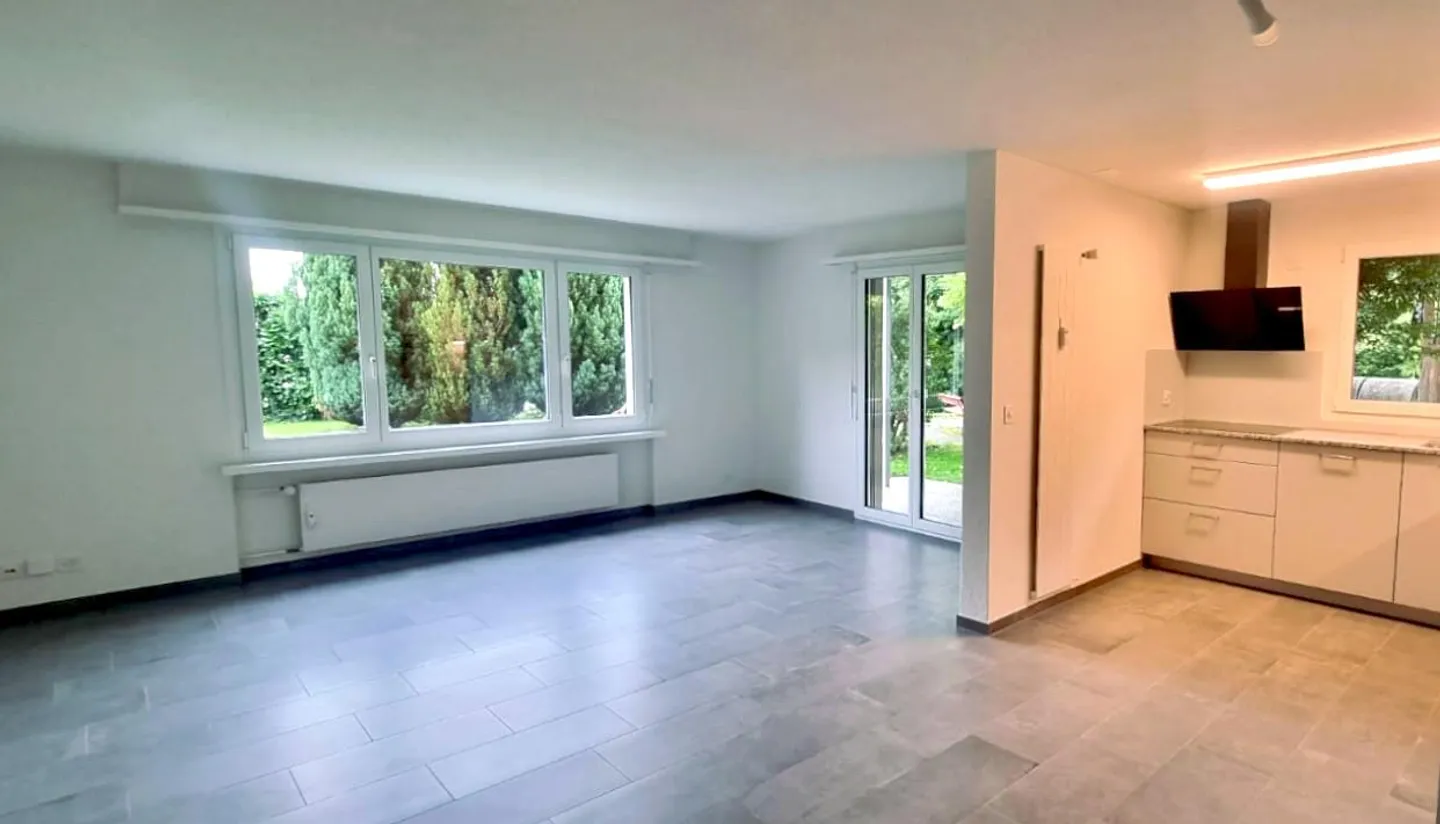 Frisch renoviert, helle 3.5-Zi-Whg. an grüner, kinderfreundlichen Lage - Foto 2 di 9