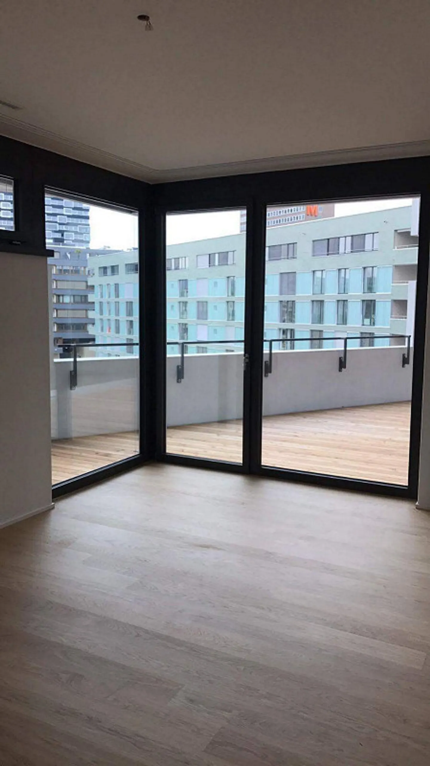 Appartement spacieux et lumineux de 5,5 pièces - Vivre dans le parc Hard Turm - Photo 4 sur 7