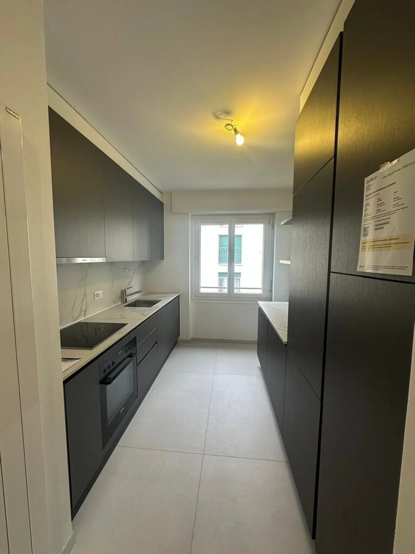 Appartement complétement renové de 4.5 pcs dans un quartier calme - Photo 1 sur 11