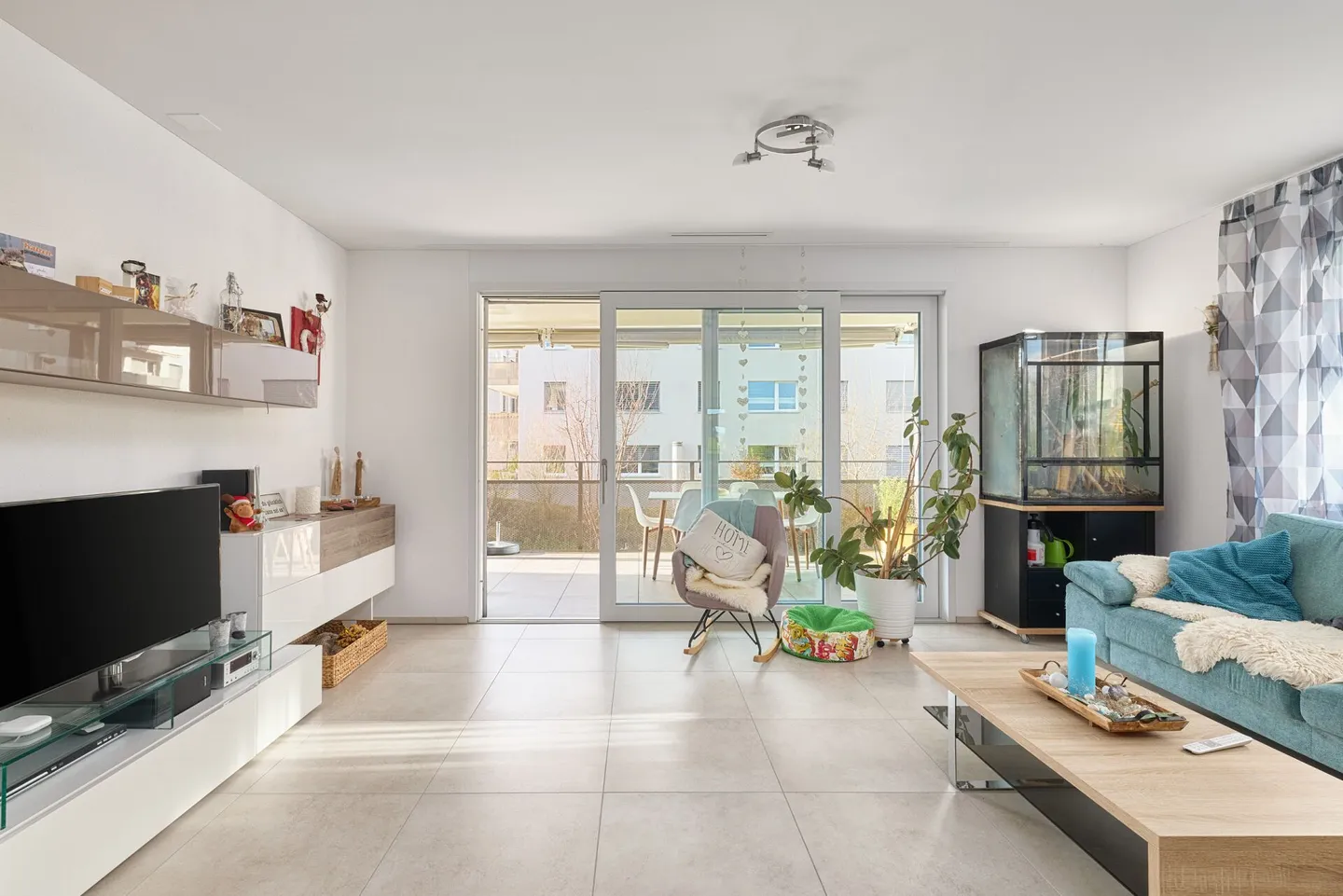 Spacious 3.5-room apartment with a view of greenery - Photo 1 of 15