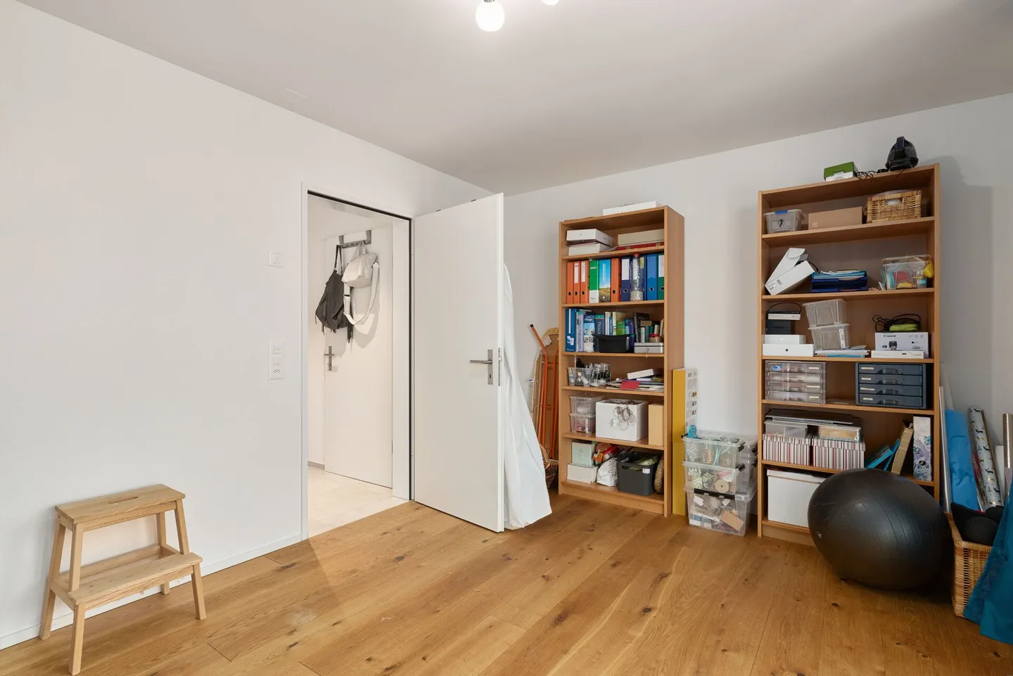 Spacious 3.5-room apartment with a view of greenery - Photo 10 of 15