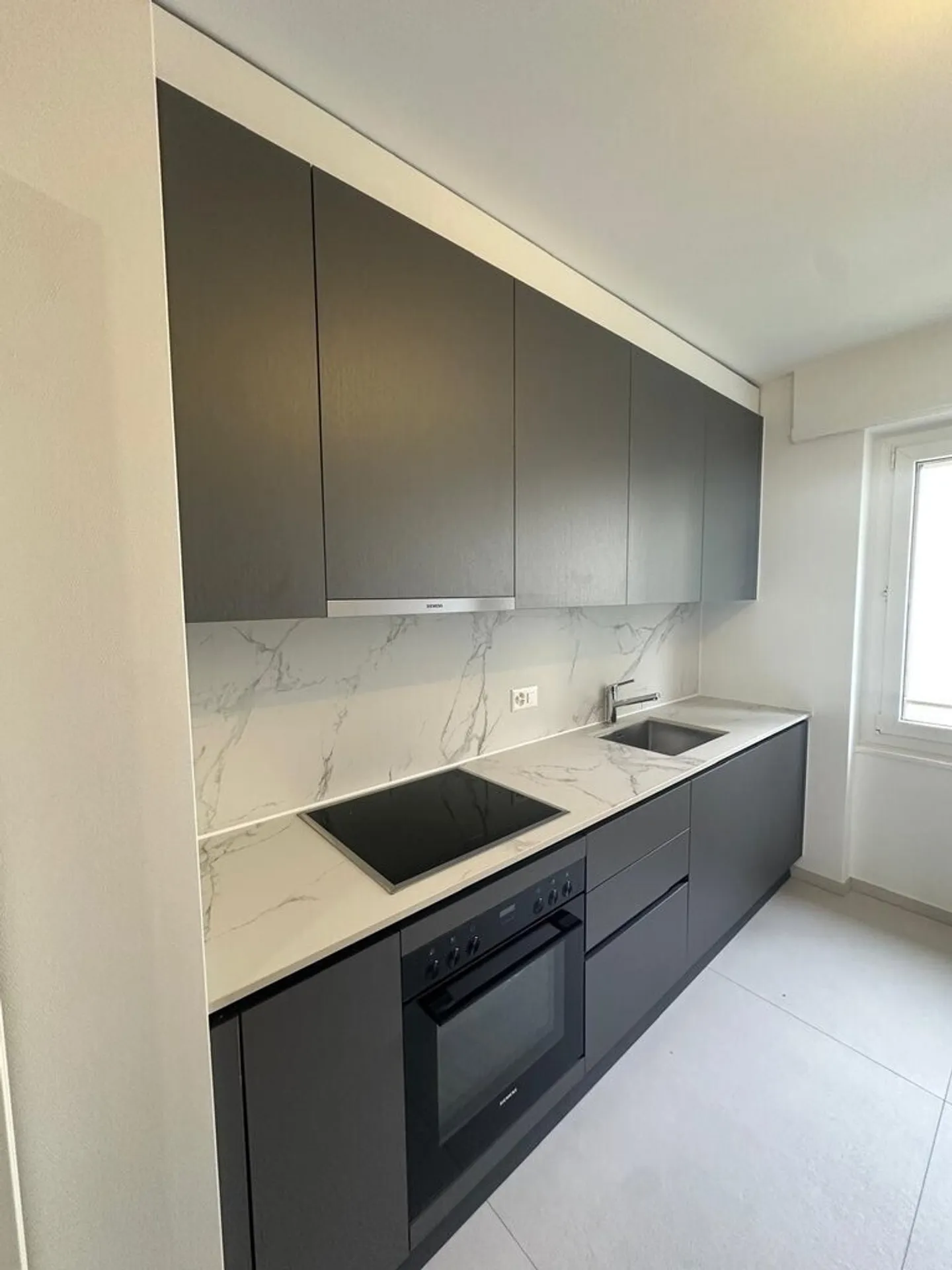 Appartement complétement renové de 4.5 pcs dans un quartier calme - Photo 2 sur 11